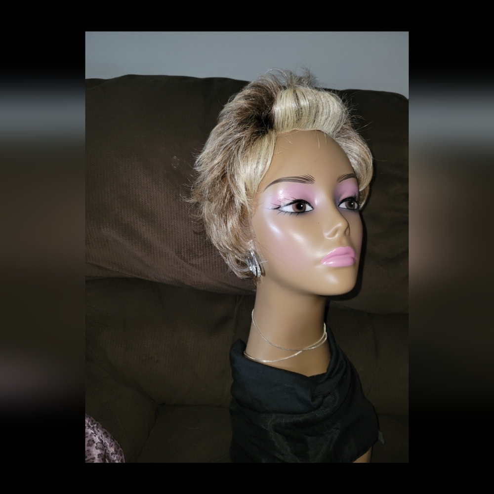 Autograph By Raquel Welch Wigs In The Color Shaded Cappuccino